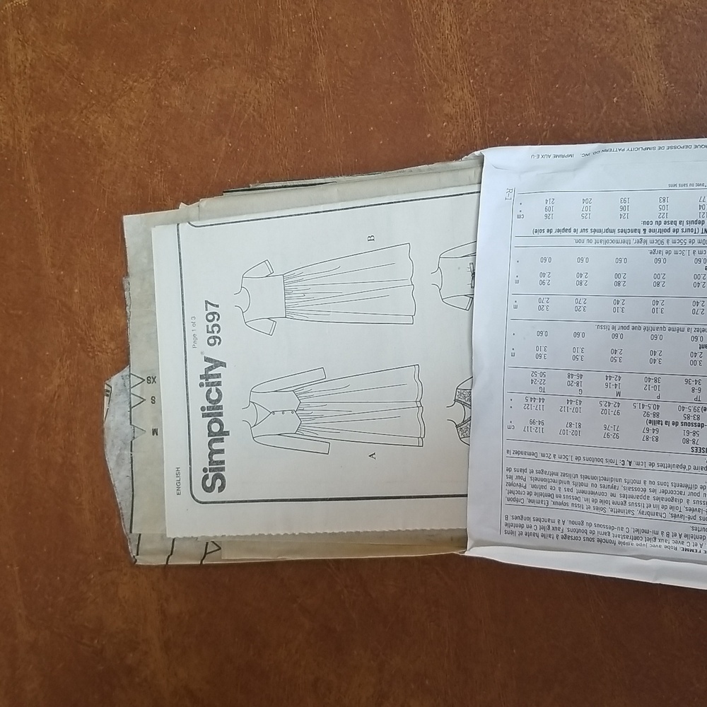 👗DRESS PATTERN AND MATERIAL - Picture 10 of 10